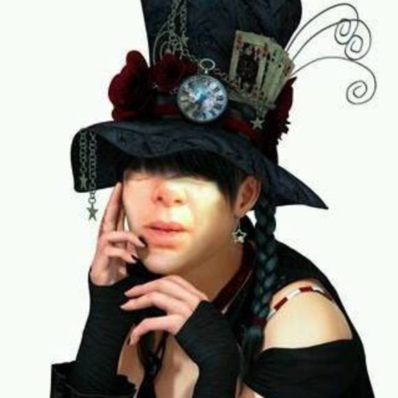 Profile Picture of Amanda Hansen (@ahansen1983) on Poshmark