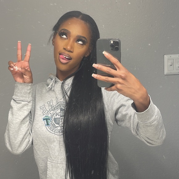 Profile Picture of Haley Watler (@haleywatler) on Poshmark