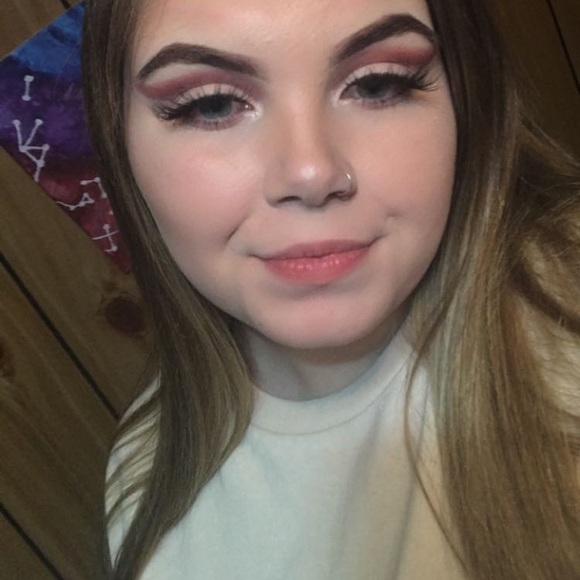 Profile Picture of Chloe Rasmussen (@chloe_rasmussen) on Poshmark