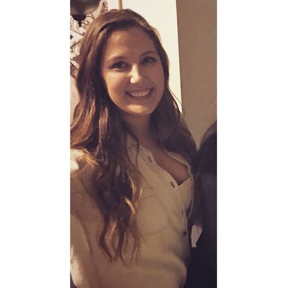 Profile Picture of Ashley Ballay (@ashleyjackleen) on Poshmark