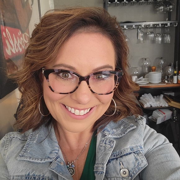 Profile Picture of Korisa Struben (@korisasells) on Poshmark