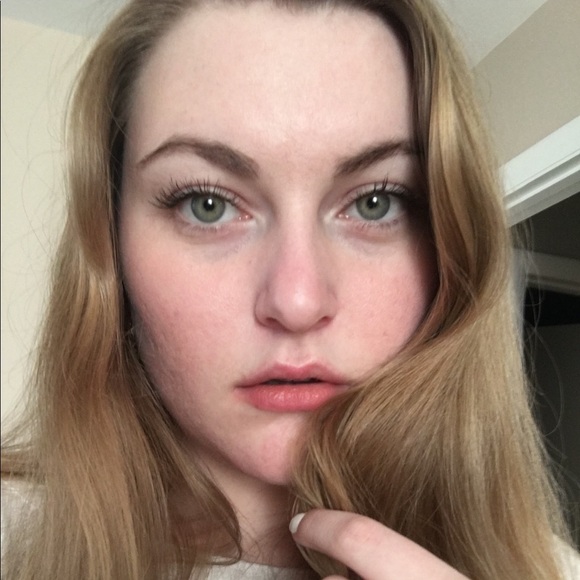 Profile Picture of Clare Nelson (@clare_nelson) on Poshmark