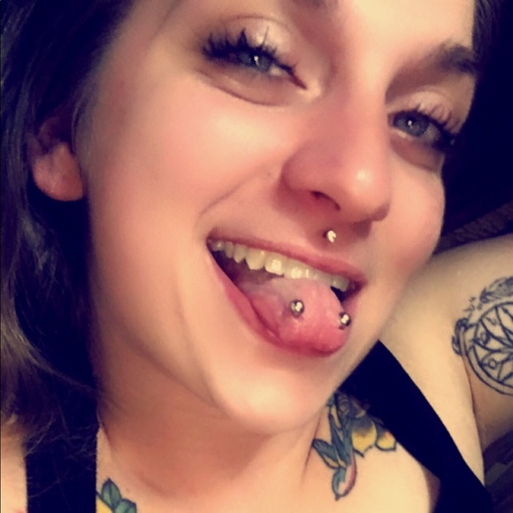 Profile Picture of Miranda Salser (@msalser931217) on Poshmark