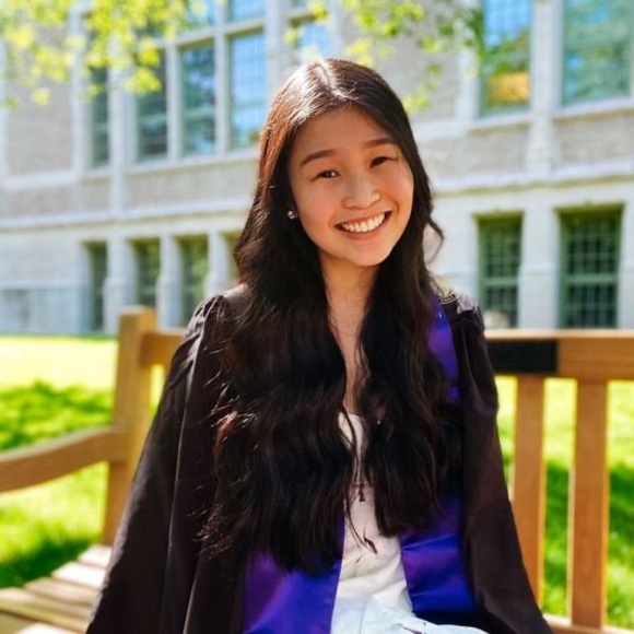 Profile Picture of Kim Do (@imkimberlydo) on Poshmark