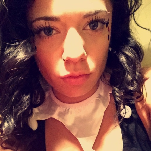 Profile Picture of Mellisa Reinauer (@mellisaaa) on Poshmark