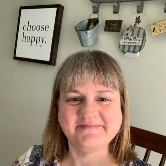 Profile Picture of Vicki Mikulecky (@vicmik1) on Poshmark