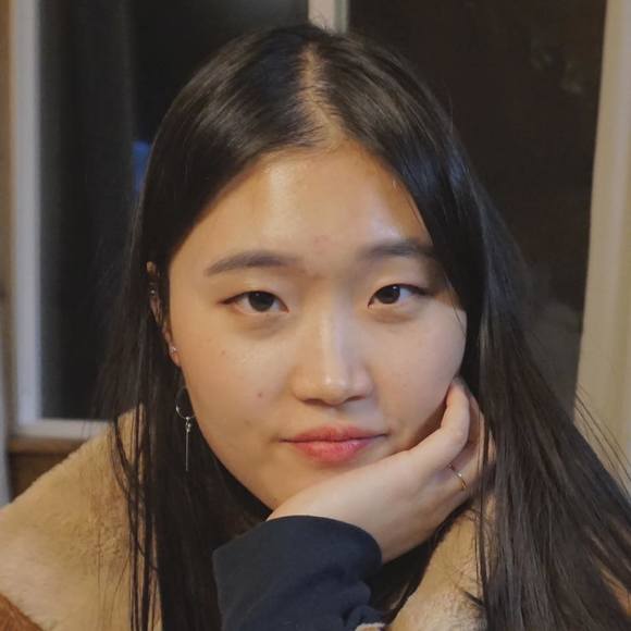 Profile Picture of Julia Yoon (@julahs) on Poshmark