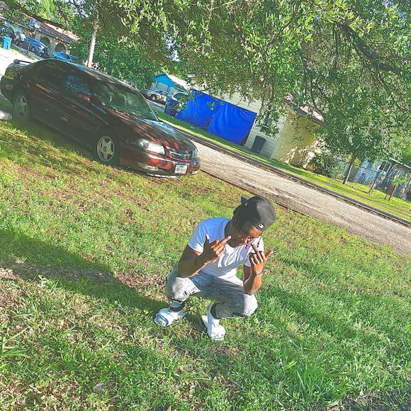 Profile Picture of Tharron Pearl (@tharronpearl) on Poshmark