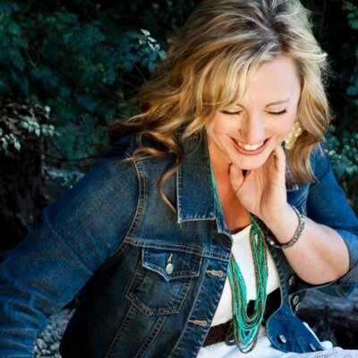 Profile Picture of Amanda Cook (@bluegrassamanda) on Twitter