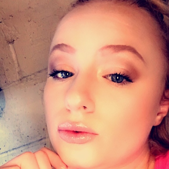 Profile Picture of Bree Kelley (@breebree110394) on Poshmark