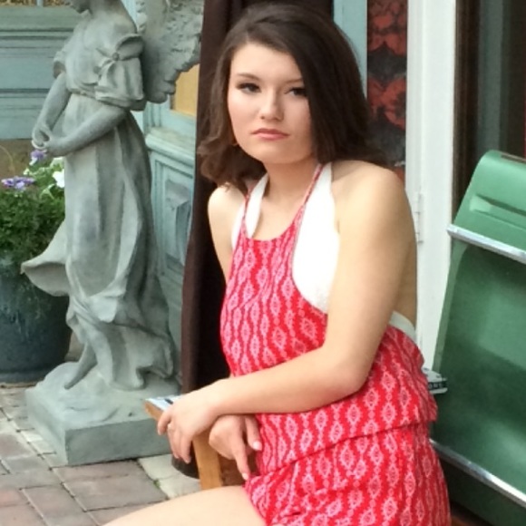 Profile Picture of Jessica Aitken (@jessicaaitken96) on Poshmark