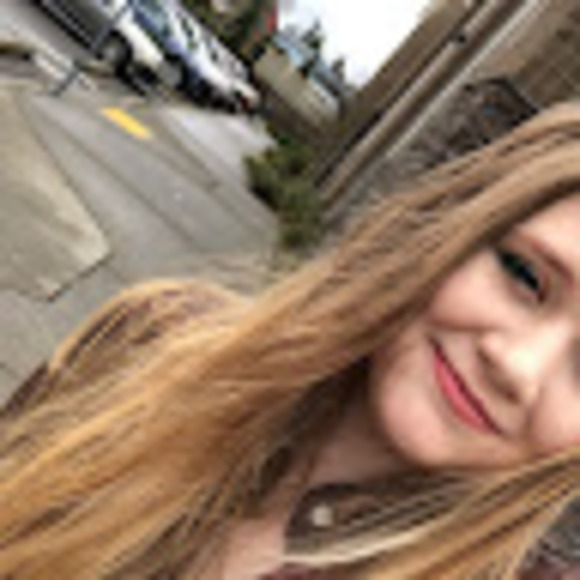 Profile Picture of Hailey Gauslin (@haileygoose) on Poshmark