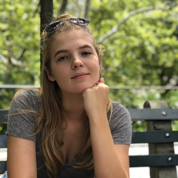Profile Picture of Sydney Coldren (@sacoldren) on Poshmark