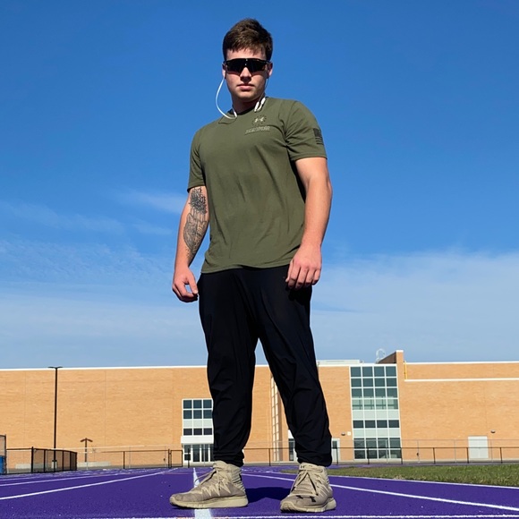 Profile Picture of Joey Closser (@jclosser4) on Poshmark