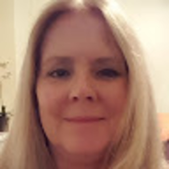 Profile Picture of Carol Porter (@cpsue77) on Poshmark