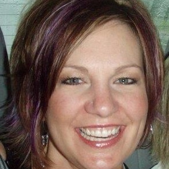 Profile Picture of Kristi Hillmann (@sizors4) on Poshmark