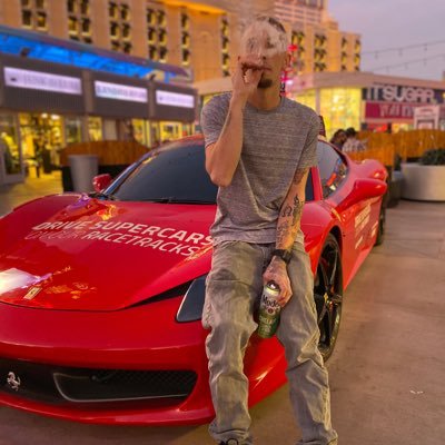 Profile Picture of Jacob Whitford (@jakethesnake135) on Twitter