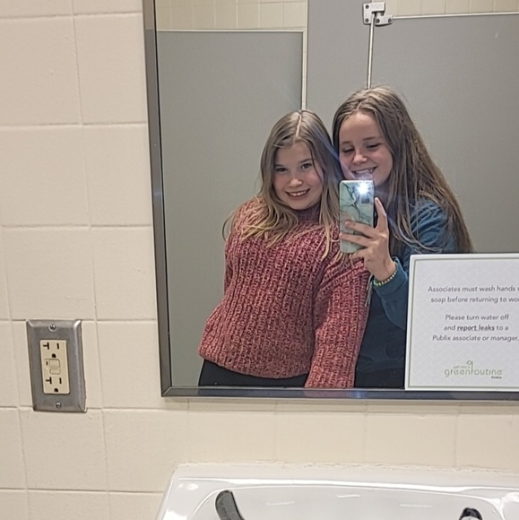 Profile Picture of Abby Cronon (@abby_cro22) on Poshmark