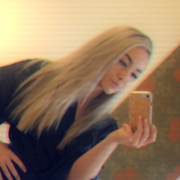 Profile Picture of Lyn Soulcheck (@soulcheckt) on Poshmark