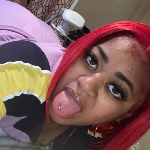 Profile Picture of Moniquee Filton (@mon_mon15) on Poshmark