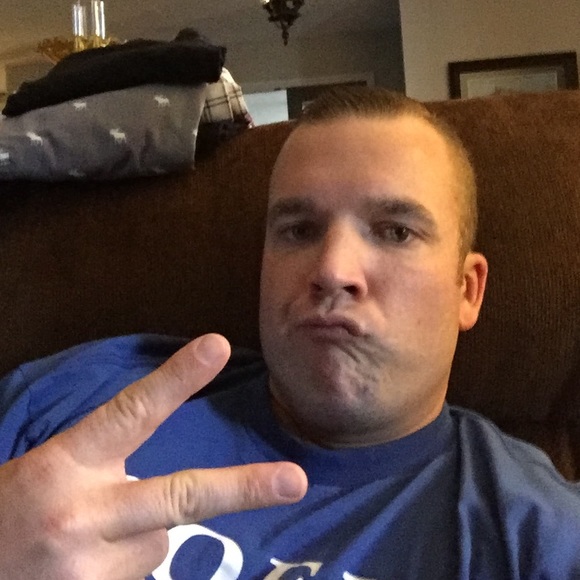 Profile Picture of Greg Norris (@gregular37) on Poshmark