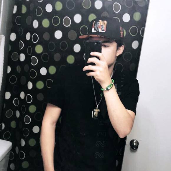 Profile Picture of Abelardo Rivera (@abelardorivera) on Poshmark