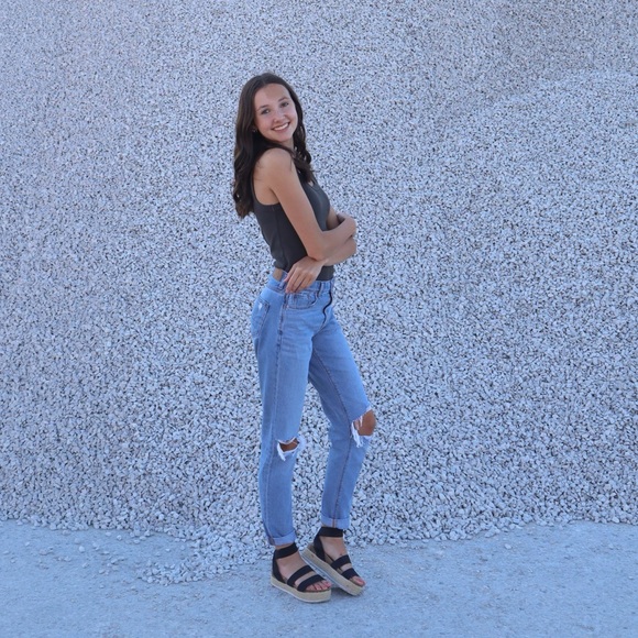 Profile Picture of Emma Holwerda (@emmaholwerda) on Poshmark