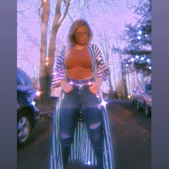Profile Picture of Kellie Baer (@kellie_b_) on Poshmark