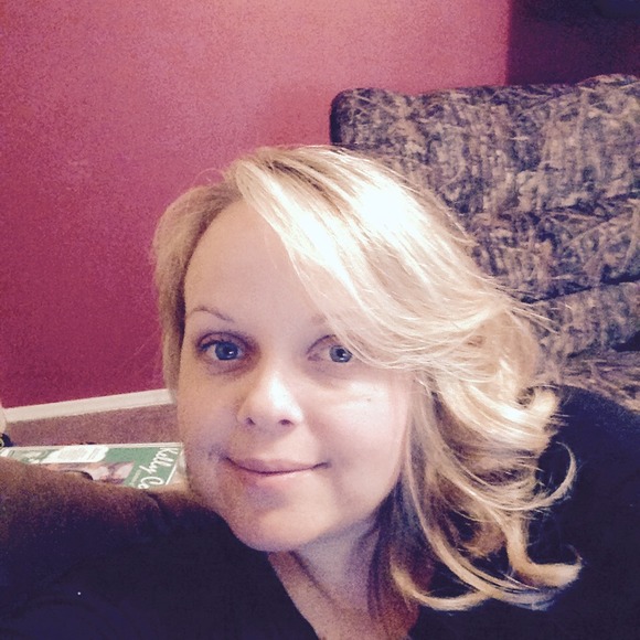 Profile Picture of Tonya Knapp (@tmknapp1205) on Poshmark