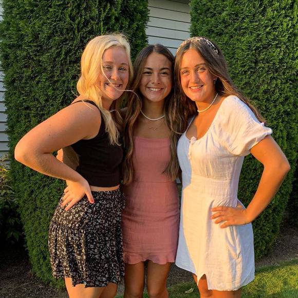 Profile Picture of Chloe Wittenberg (@chlowitt) on Poshmark