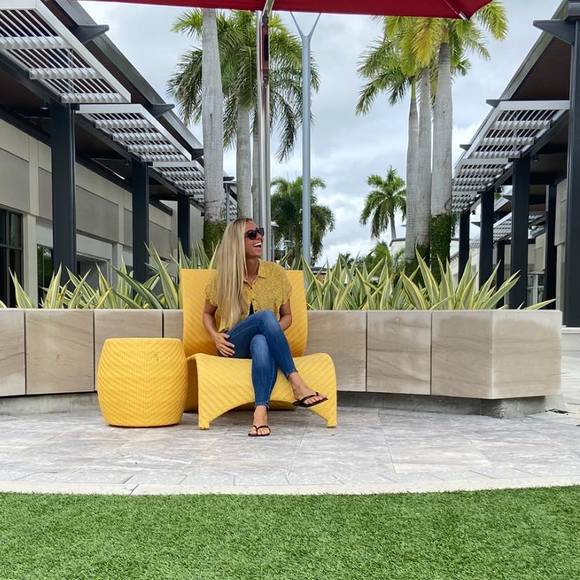 Profile Picture of Shaina Pleeter (@spleeter) on Poshmark