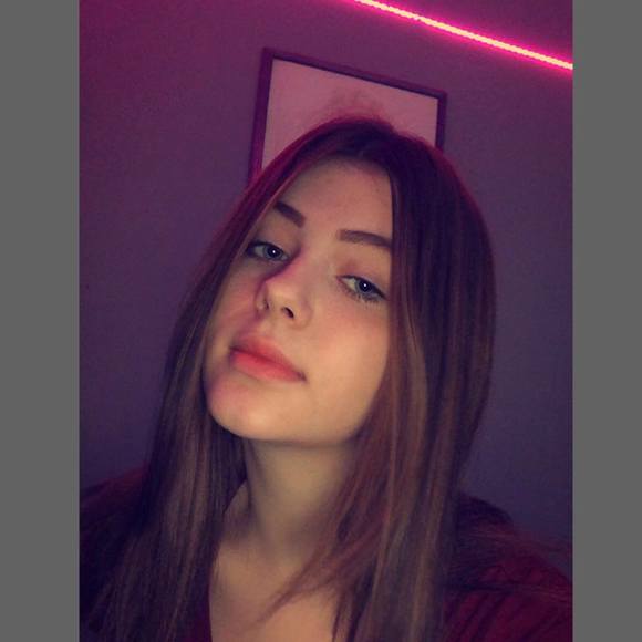 Profile Picture of Shayle Cavanaugh (@shaylecavanaugh) on Poshmark