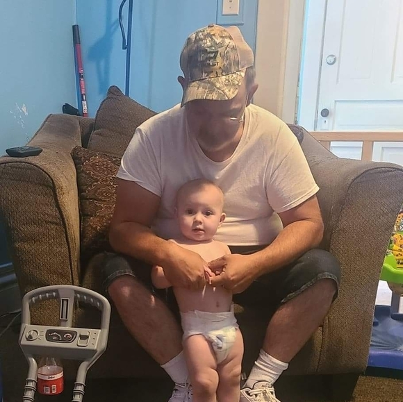 Profile Picture of David Hewett (@davidhewett1975) on Poshmark