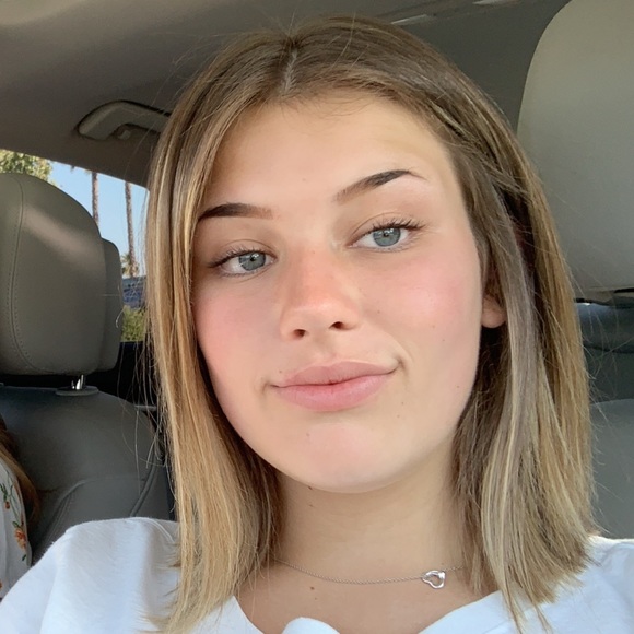 Profile Picture of Abby Weatherly (@abbyweatherly28) on Poshmark