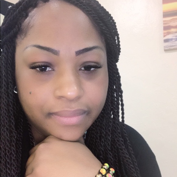 Profile Picture of Paula Bonilla (@paulab0925) on Poshmark