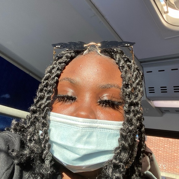 Profile Picture of Ayniah Quinerly (@niahq) on Poshmark