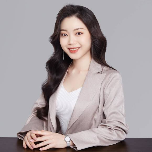 Profile Picture of Cindy Peng (@cindypengyixin) on Poshmark