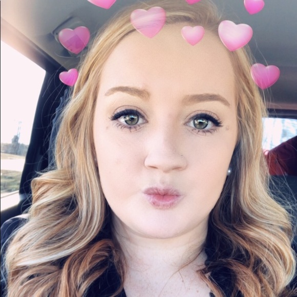 Profile Picture of Brianna Farmer (@brifarmer) on Poshmark