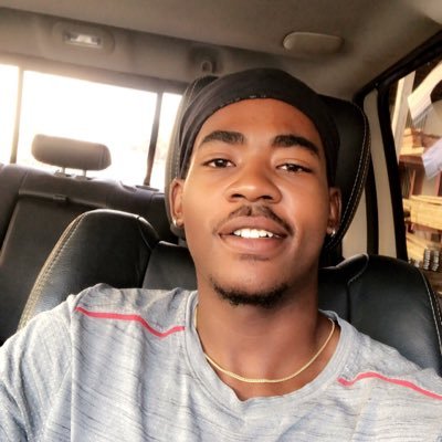 Profile Picture of Dee Lowe (@Cheeto_head25) on Twitter