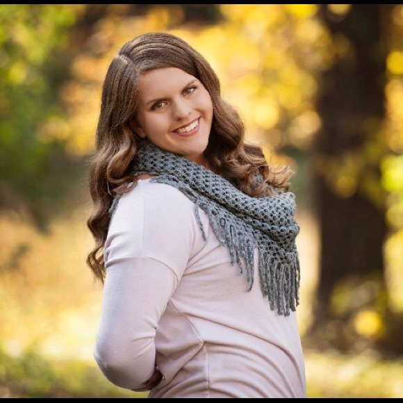 Profile Picture of Holli Roberts (@hollimarie2001) on Poshmark