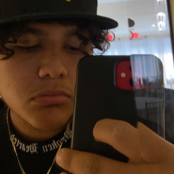 Profile Picture of Fabio Mancera (@fabzzzz561) on Poshmark