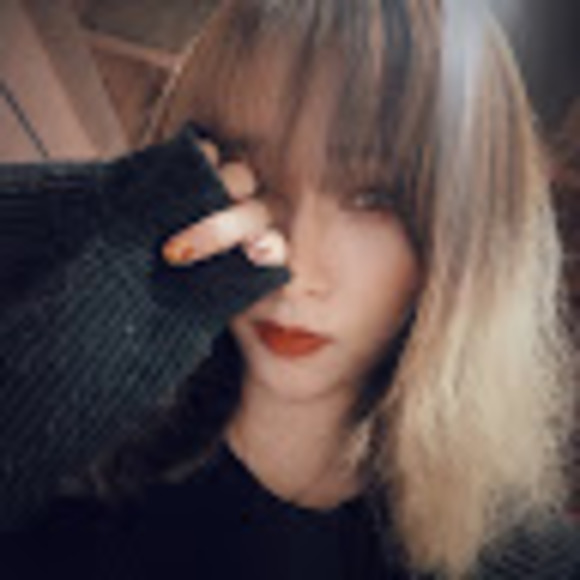 Profile Picture of Yiling Huang (@yilingh12) on Poshmark