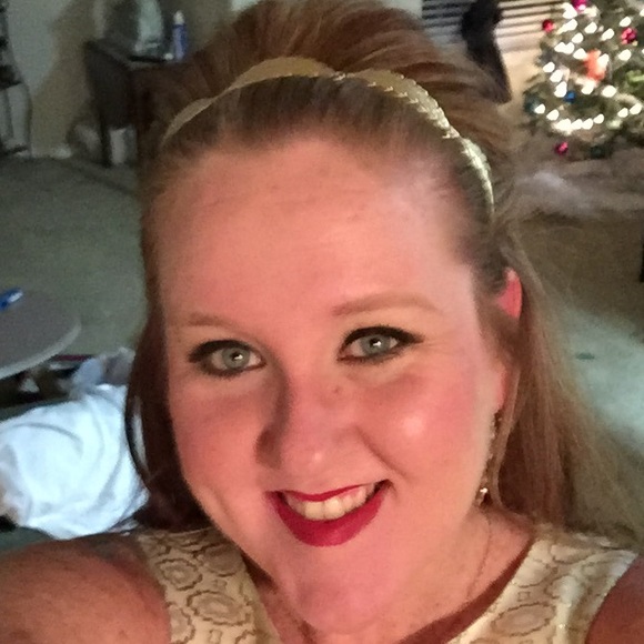 Profile Picture of Deonne Poovey (@dpoov) on Poshmark