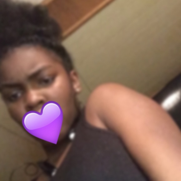 Profile Picture of Maurica Henry (@maurica23) on Poshmark