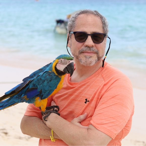 Profile Picture of Robert Cohen (@robbiedcohen) on Poshmark