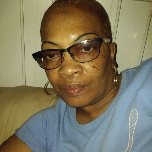 Profile Picture of Desiree Hollis (@791961) on Poshmark