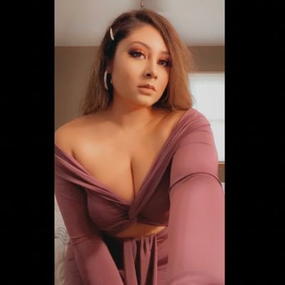 Profile Picture of Alexandra Alvarez (@AlexxSaurousRex) on Twitter
