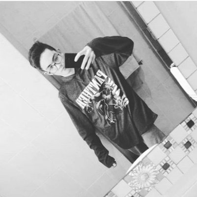 Profile Picture of Legit_Robey (@Robert23769584) on Twitter