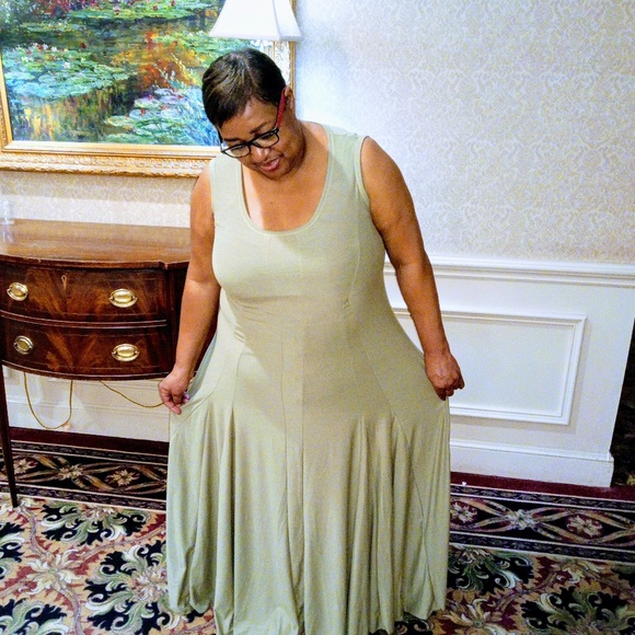 Profile Picture of Beverly Clowney (@dimples1026) on Poshmark