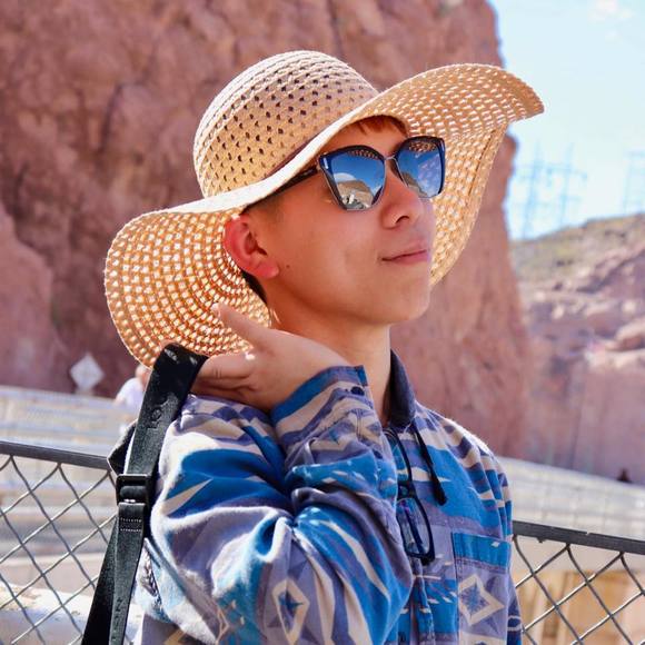 Profile Picture of Pharrell Leung (@pharrellleung) on Poshmark